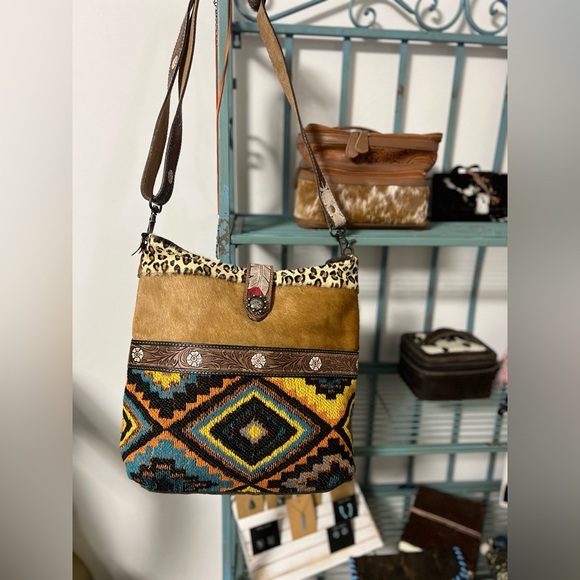 👜 Myra Bag Hand-Tooled Leather & Cowhide Crossbody – Boho Leopard Canvas Rug Bag - Picture 2 of 12